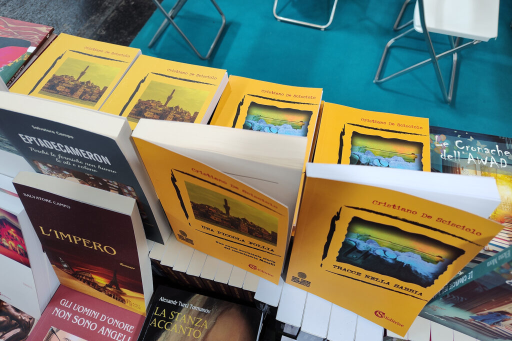Libri "Una piccola follia" e "Tracce nella sabbia" esposti al Salone del Libro di Torino 2024